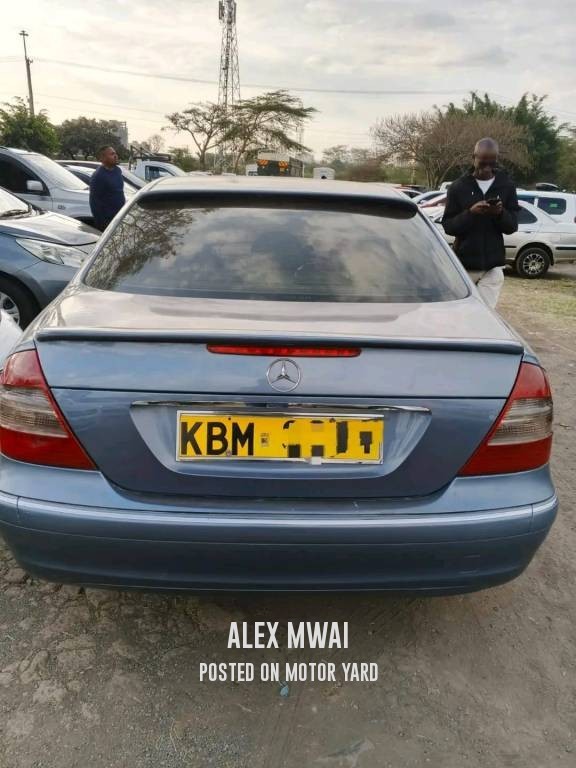Mercedes-Benz E200 2003 Blue