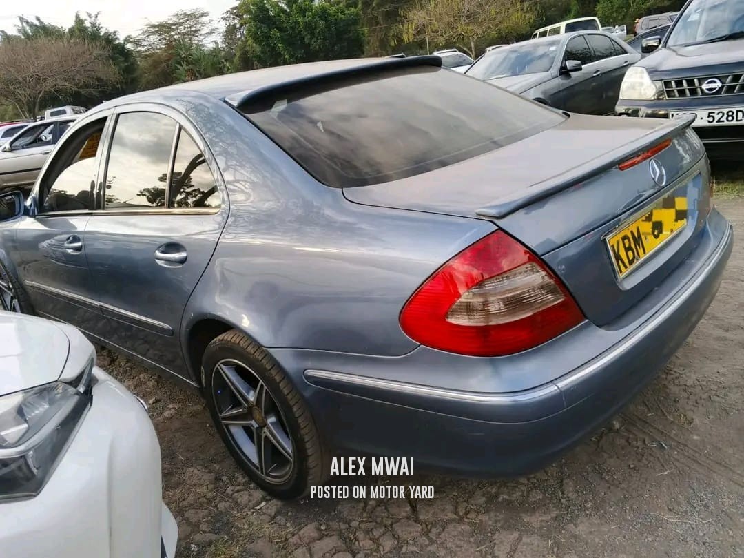 Mercedes-Benz E200 2003 Blue