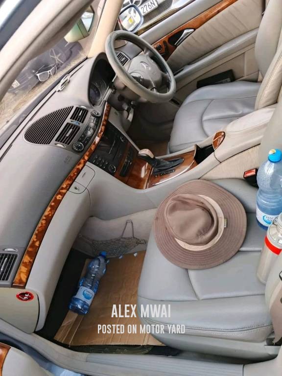 Mercedes-Benz E200 2003 Blue