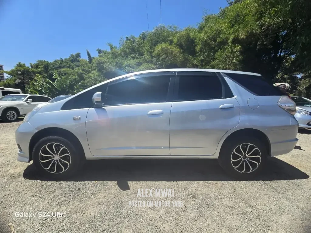 Honda Fit Shuttle 2011 Silver
