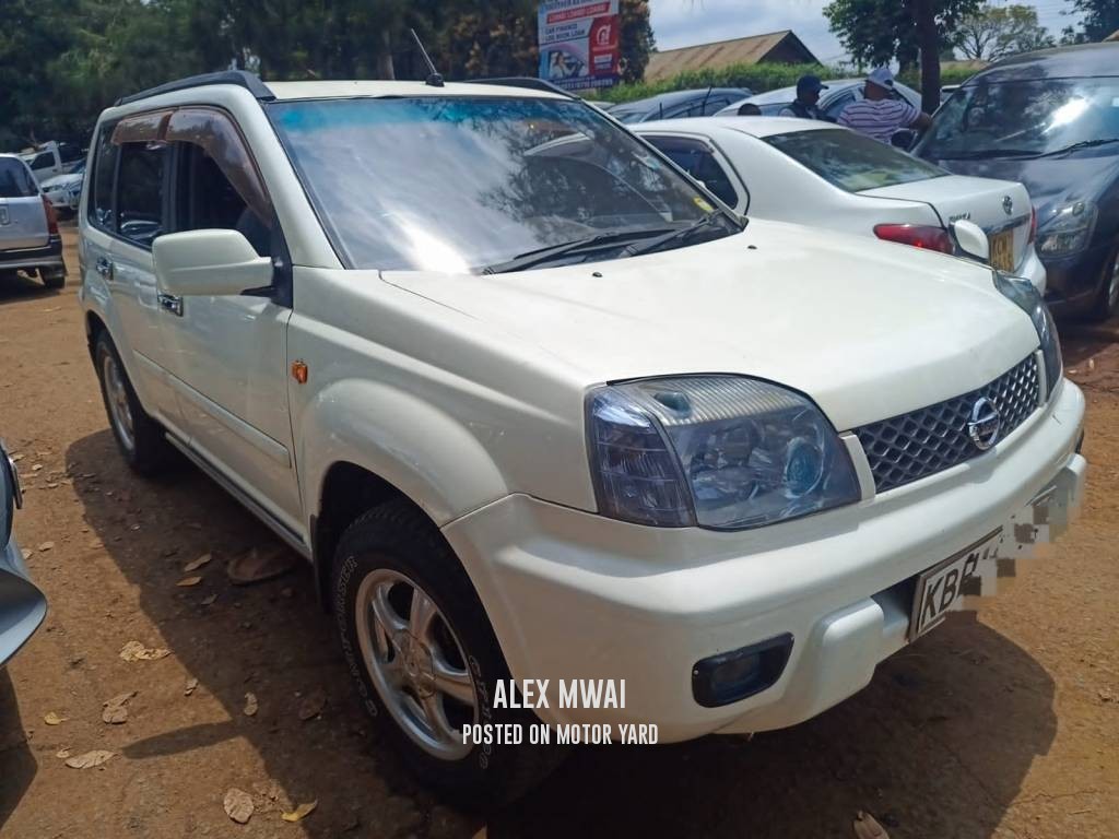 Nissan Xtrail 2010 White