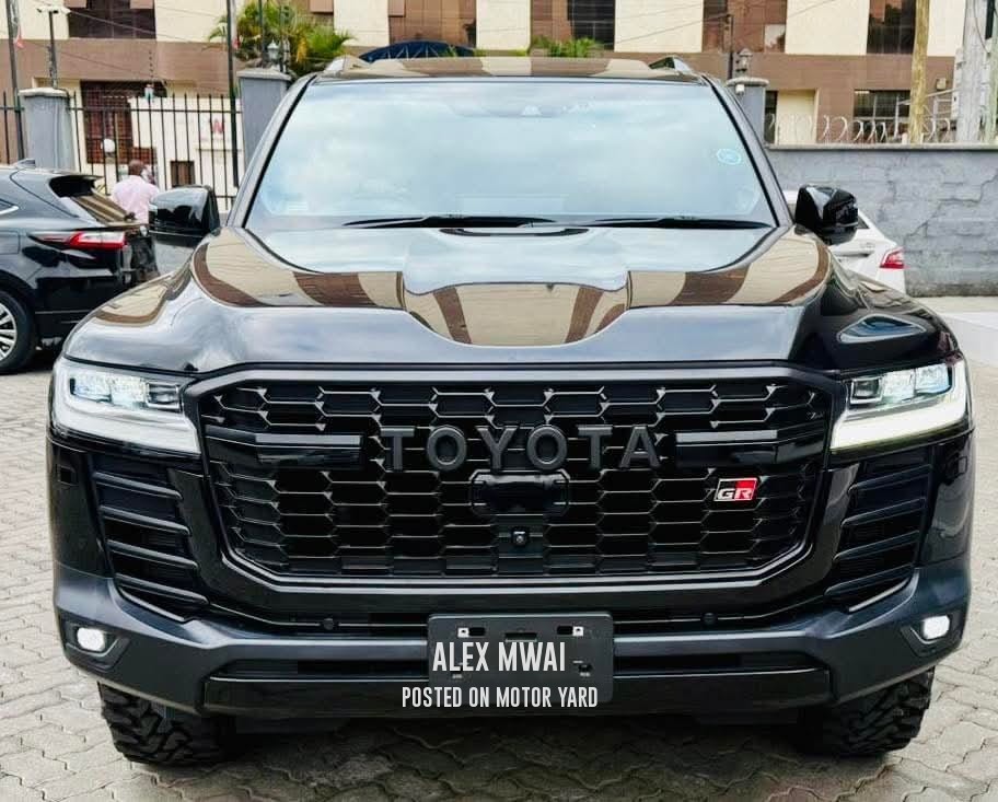 Toyota Land Cruiser 300 Series GR 2023 Black