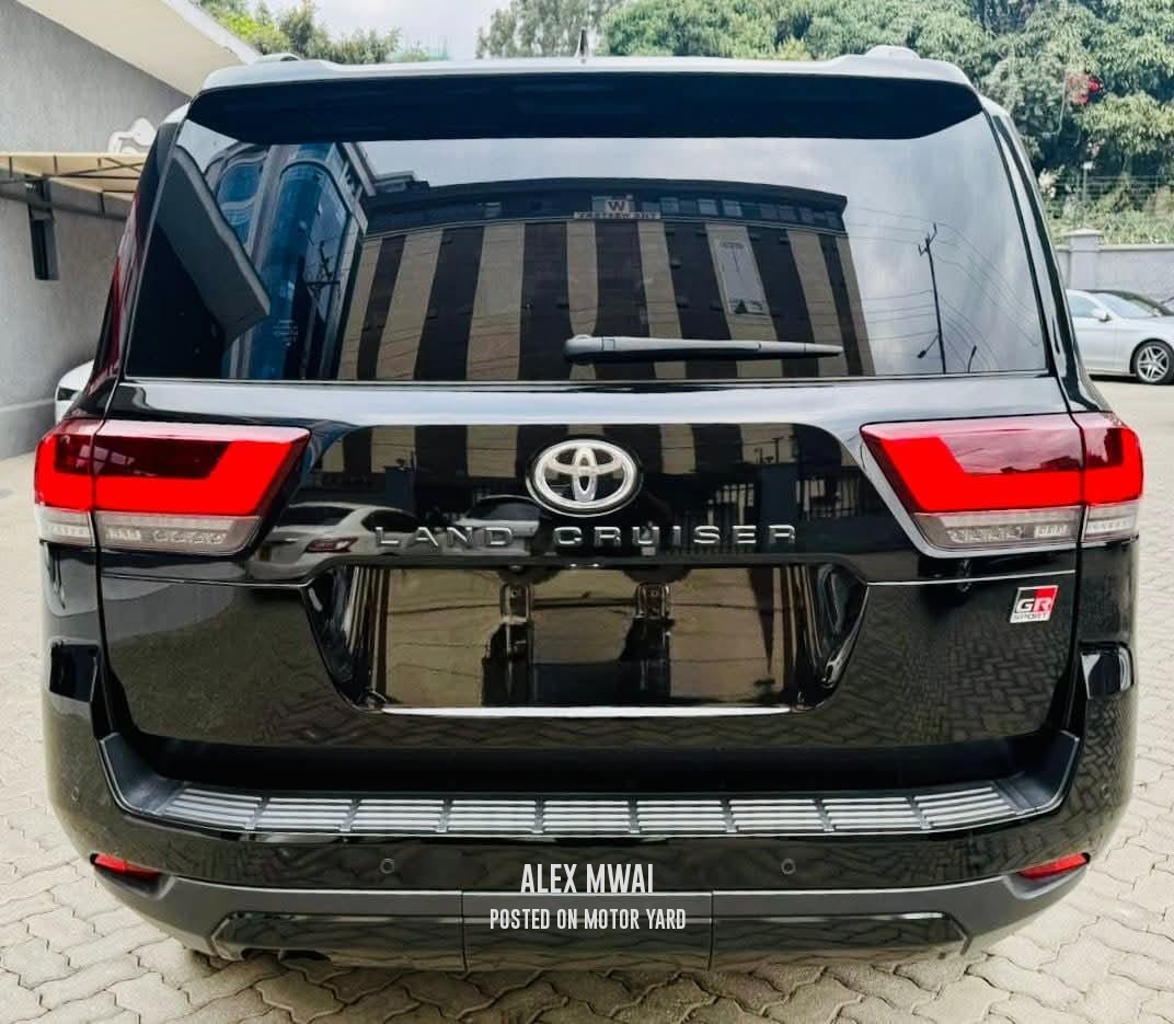 Toyota Land Cruiser 300 Series GR 2023 Black