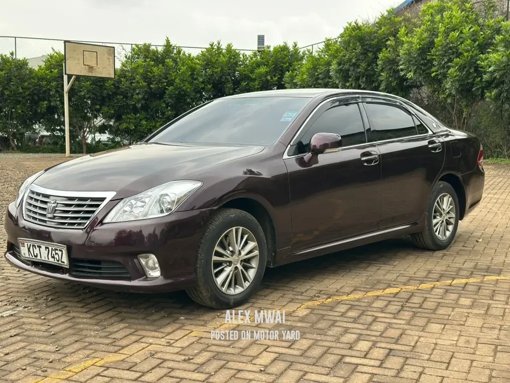 Toyota Crown 2012 Red
