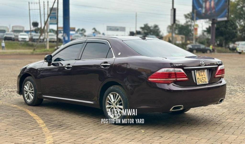 Toyota Crown 2012 Red