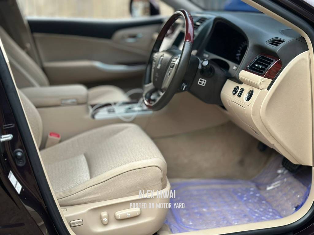 Toyota Crown 2012 Red