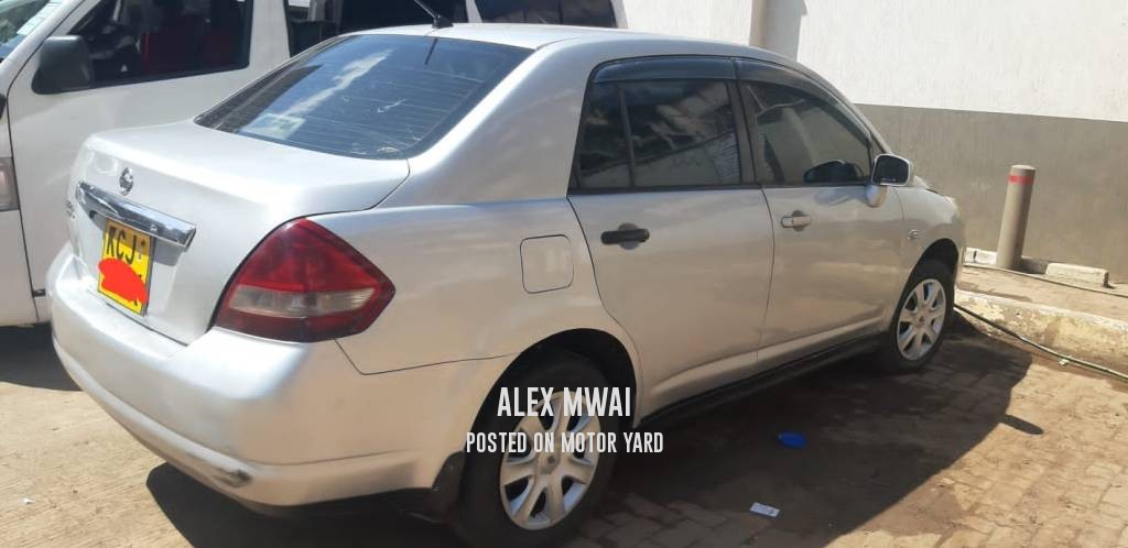 Nissan Tiida 2010 Grey