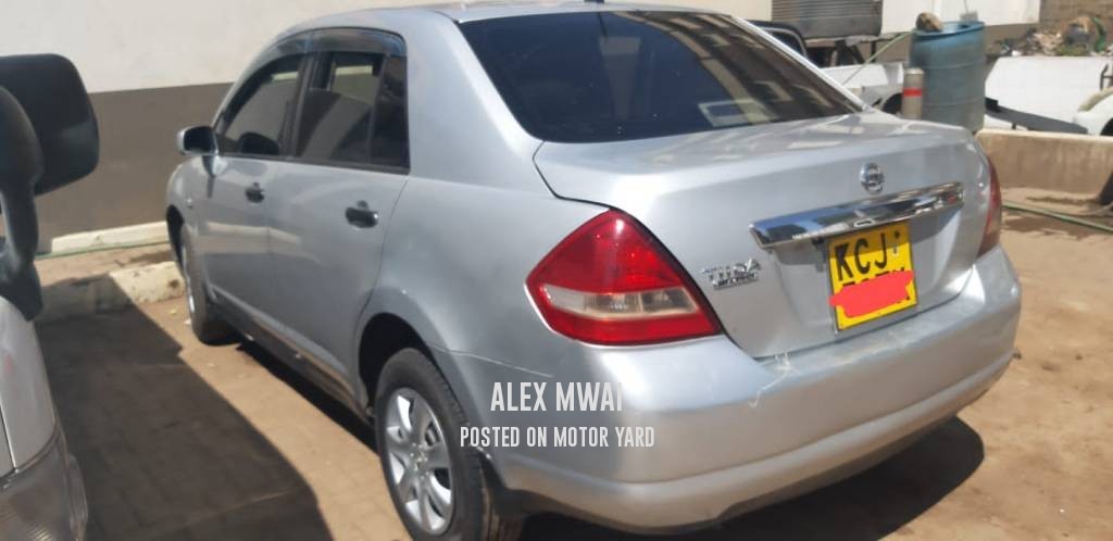 Nissan Tiida 2010 Grey