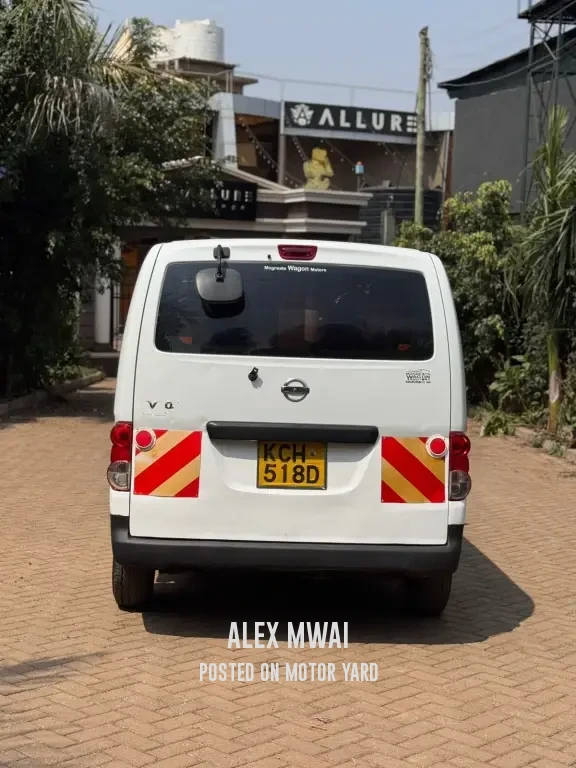Nissan NV200 2009 White