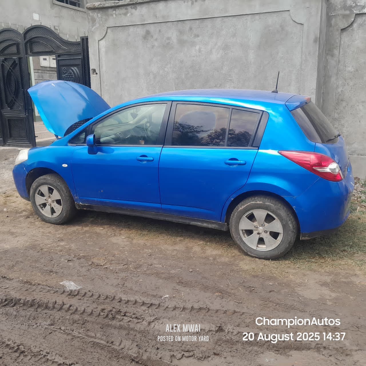 Nissan Tiida 2010 Blue