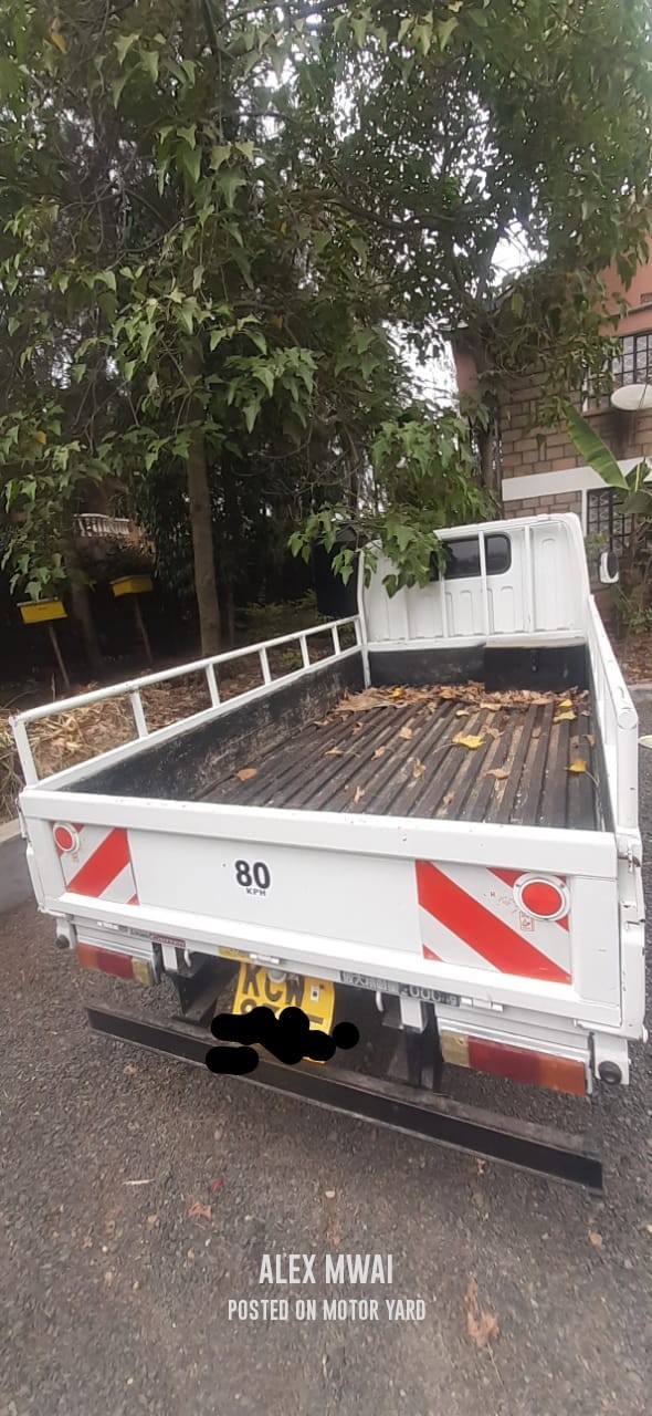 Mitsubishi Fuso 2014 White