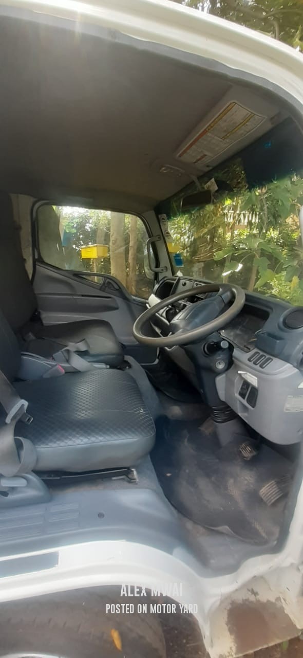 Mitsubishi Fuso 2014 White