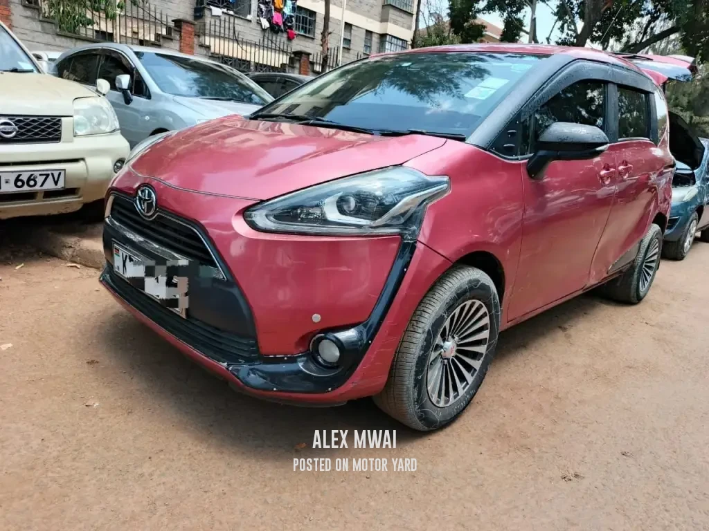Toyota Sienta 2014 Maroon