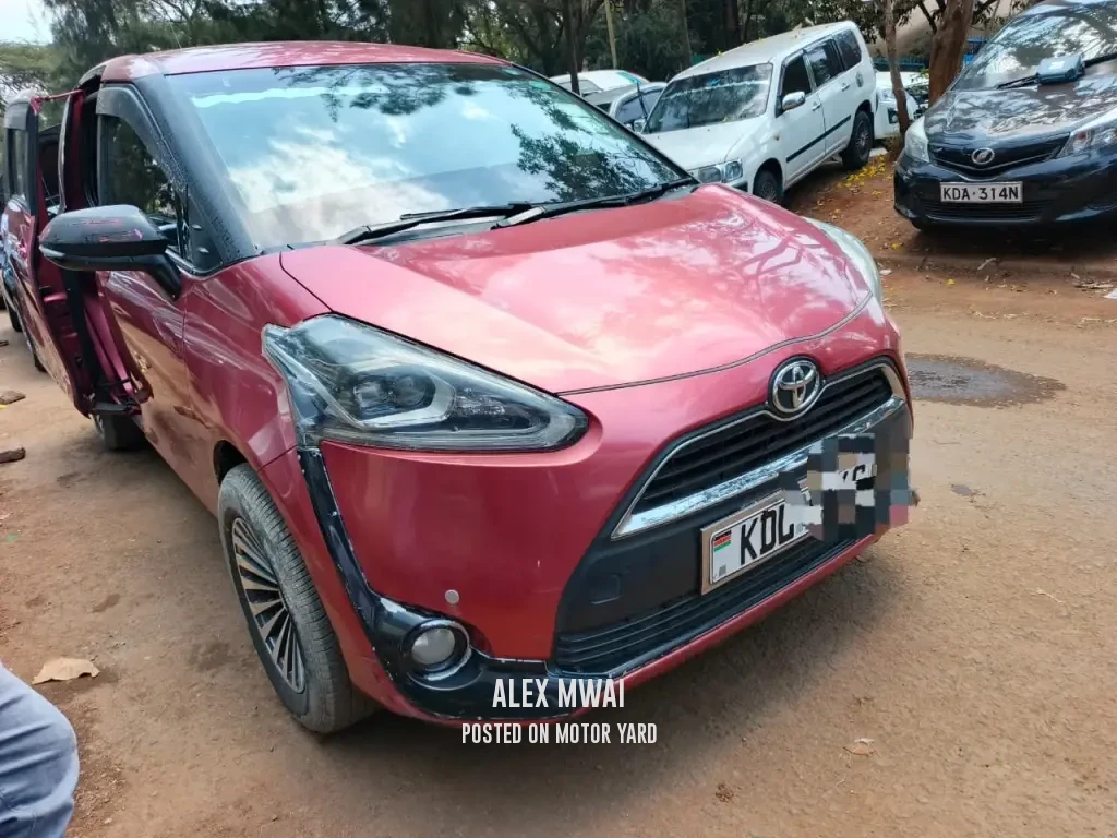 Toyota Sienta 2014 Maroon