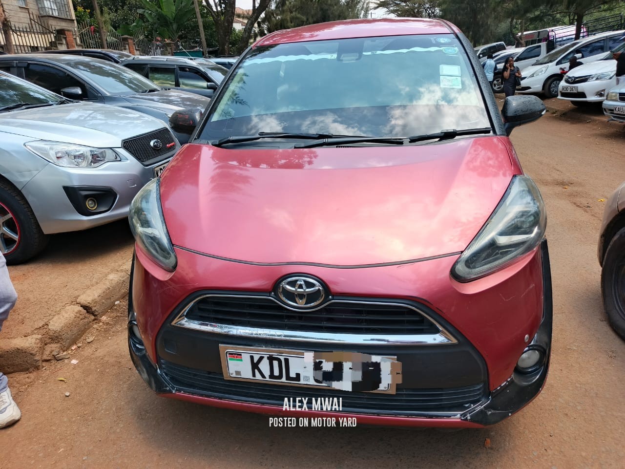 Toyota Sienta 2014 Maroon