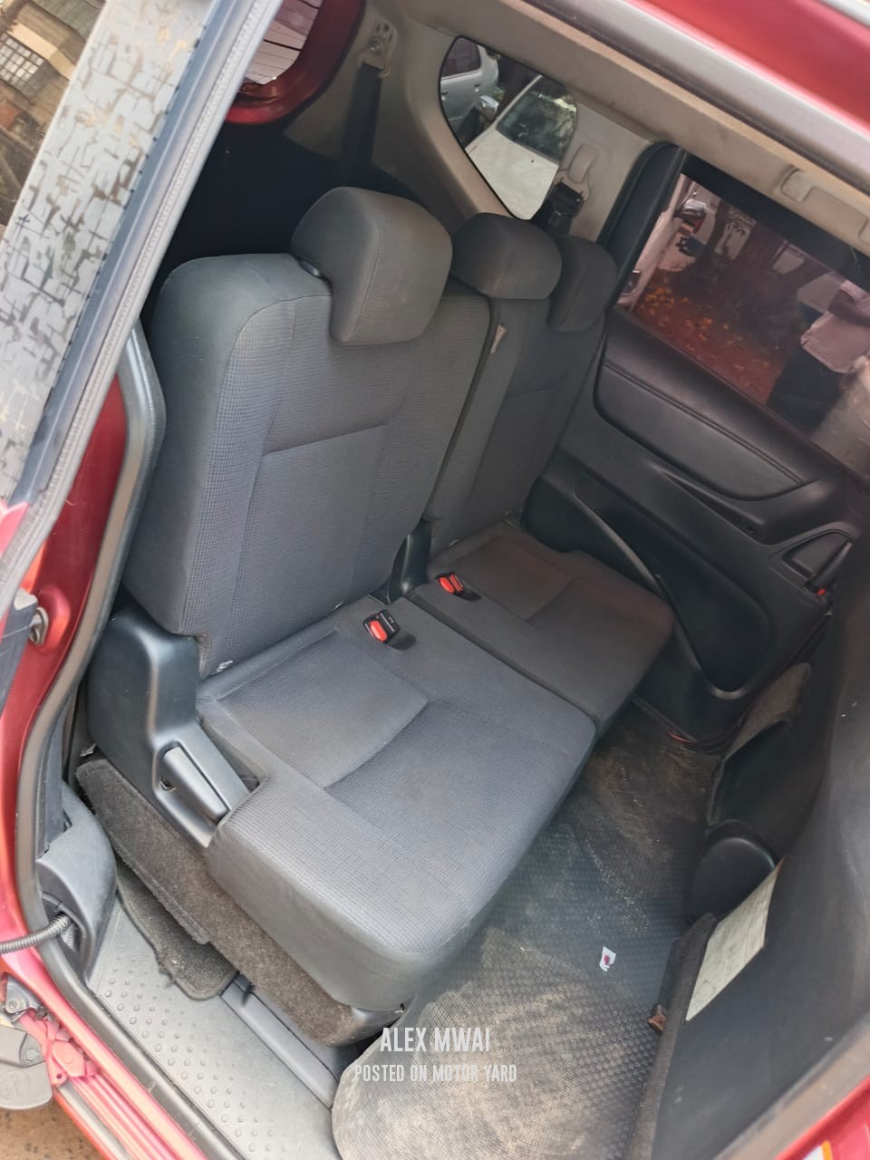 Toyota Sienta 2014 Maroon