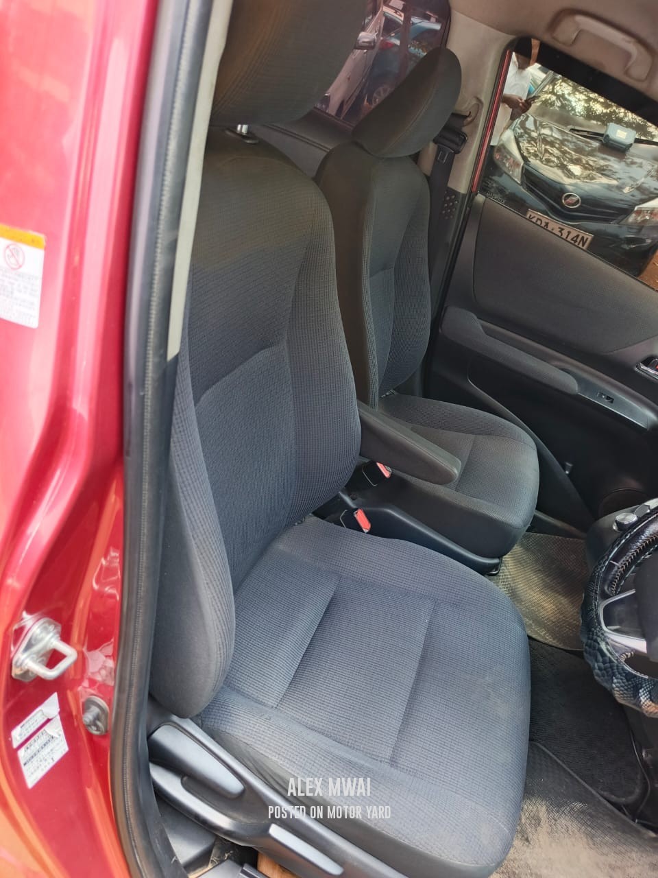 Toyota Sienta 2014 Maroon