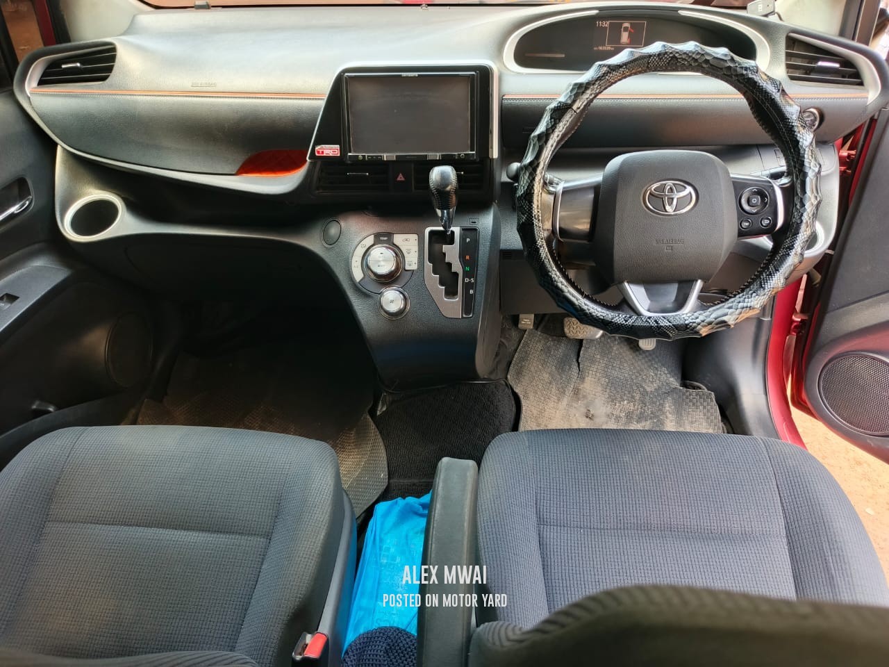 Toyota Sienta 2014 Maroon