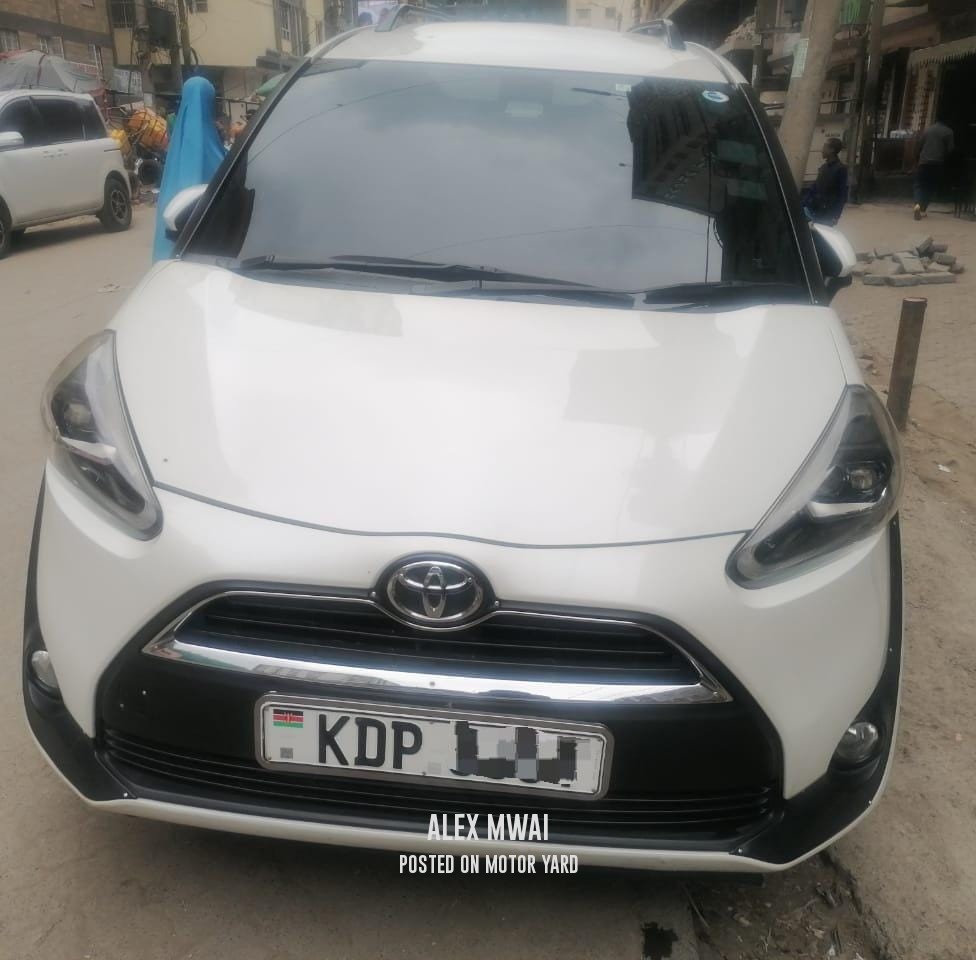 Toyota Sienta 2018 White