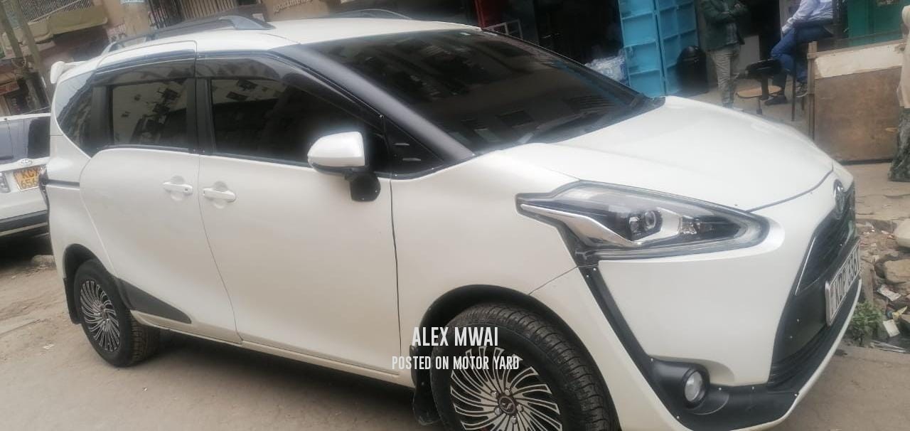 Toyota Sienta 2018 White