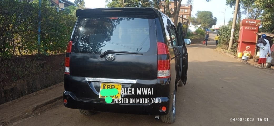 Toyota Noah 2010 Black