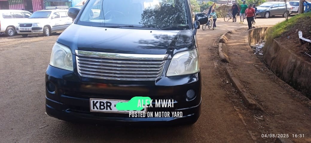 Toyota Noah 2010 Black
