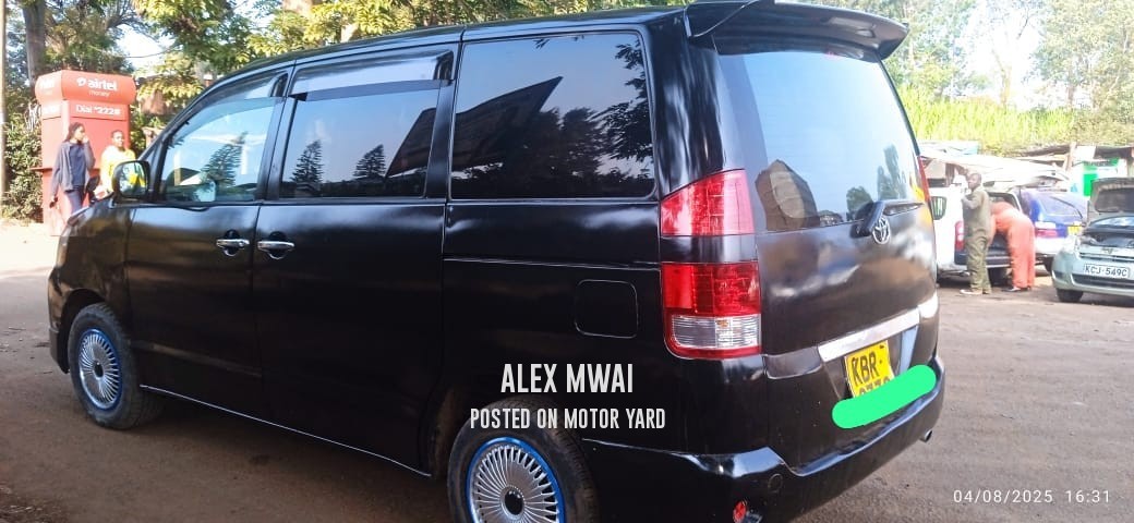 Toyota Noah 2010 Black