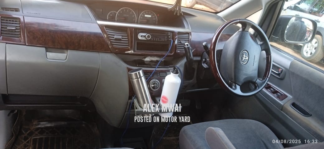 Toyota Noah 2010 Black