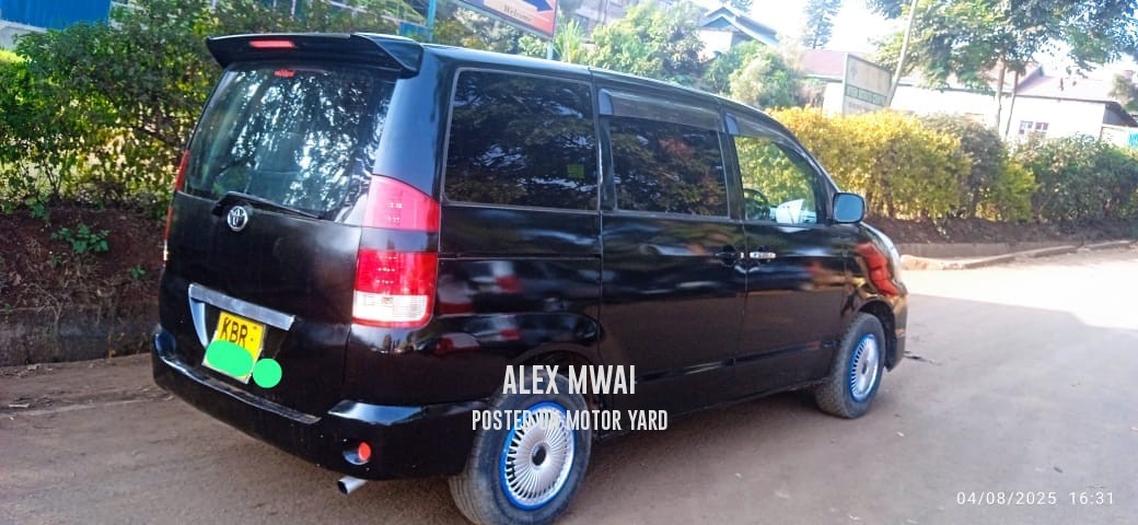Toyota Noah 2010 Black