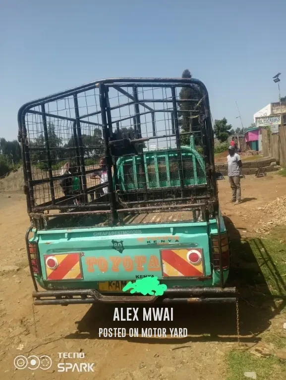 Toyota Hilux 1998 Green