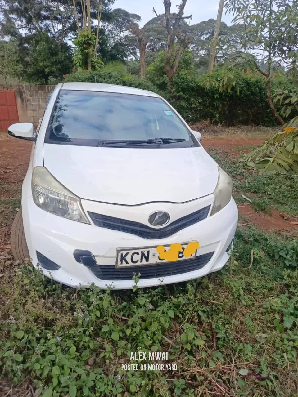 Toyota Vitz 2010 White