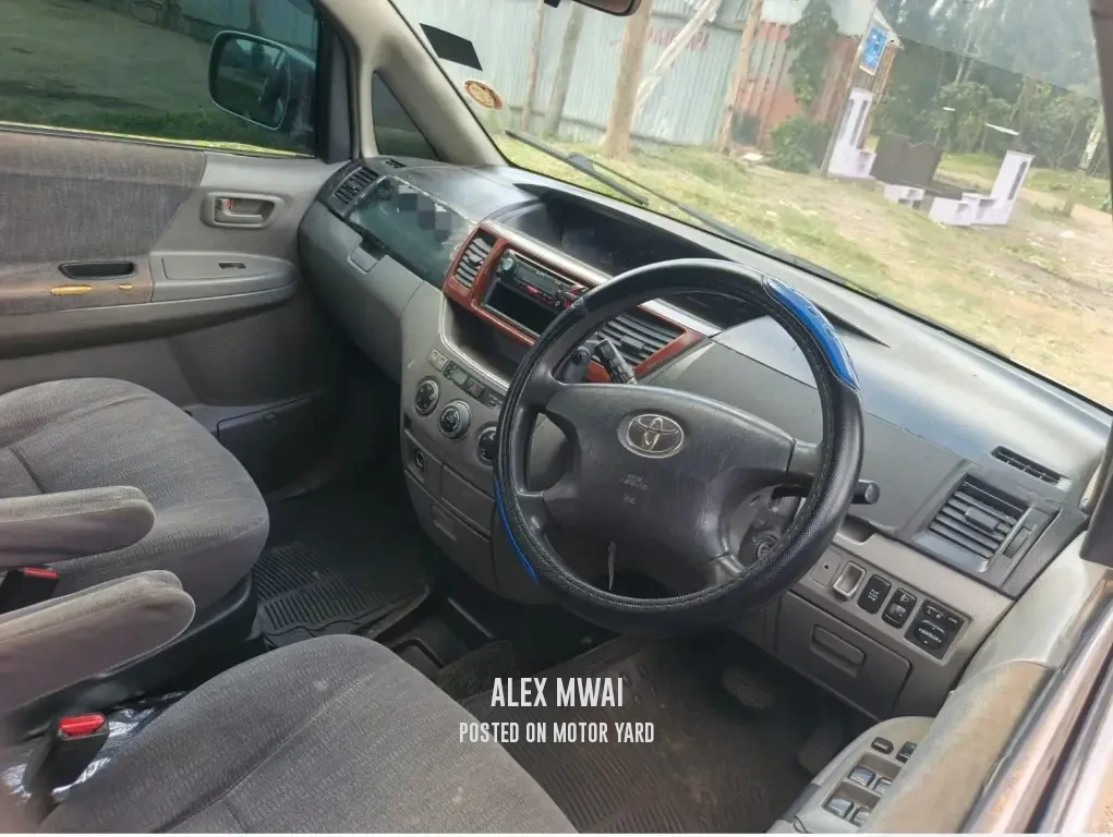 Toyota Noah 2013 Silver