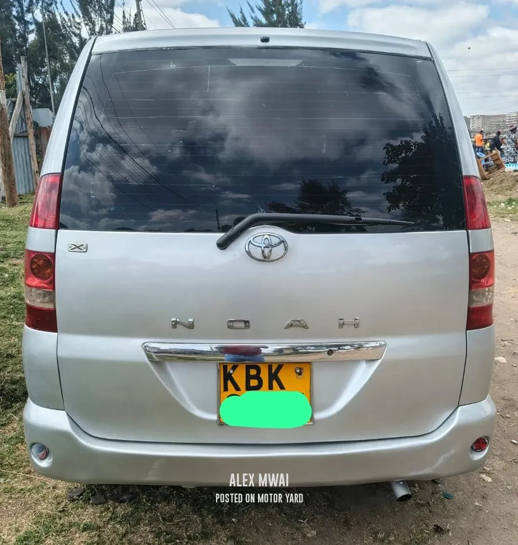 Toyota Noah 2013 Silver