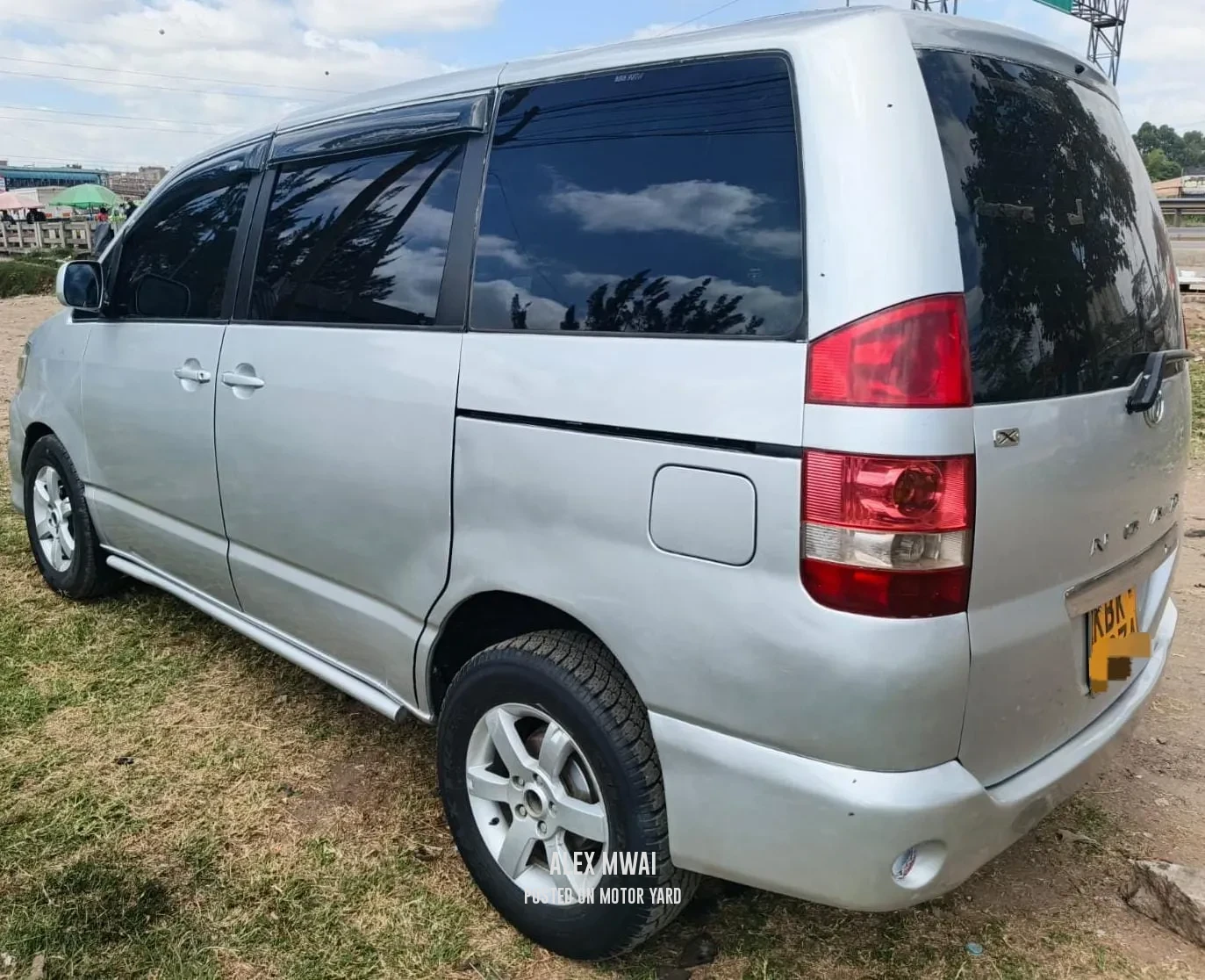 Toyota Noah 2013 Silver