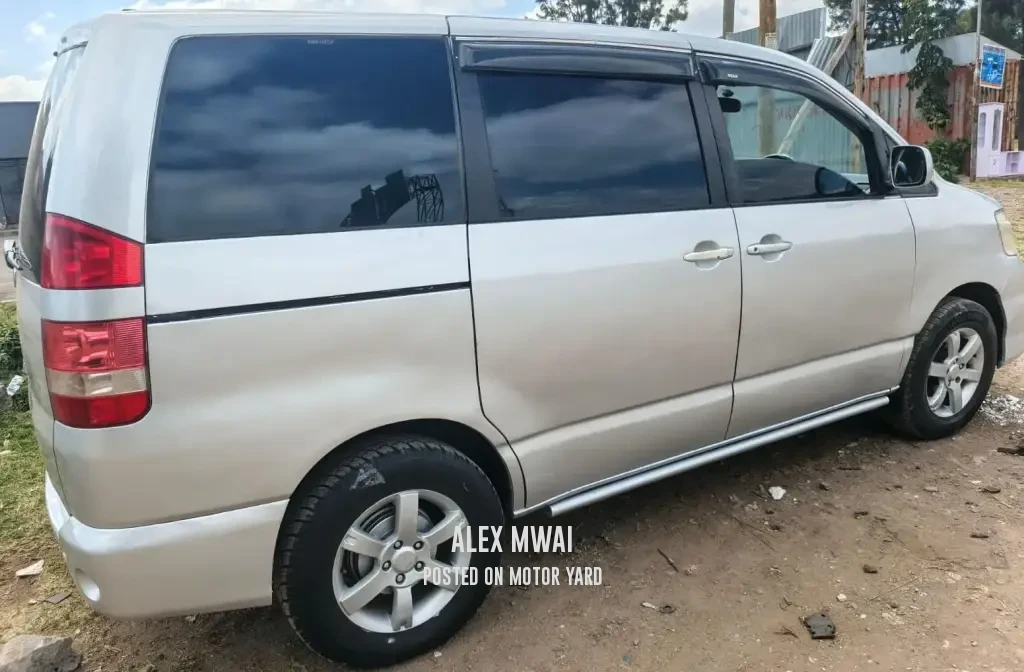 Toyota Noah 2013 Silver