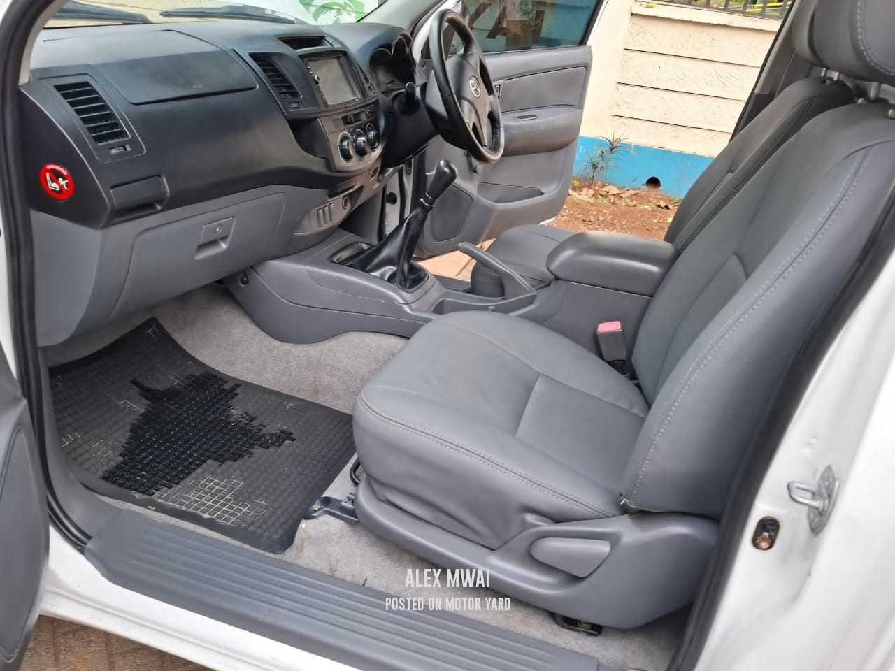 Toyota Hilux Vigo S/Cab 2015 White