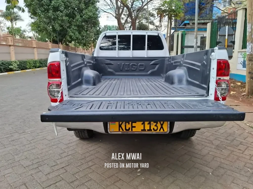 Toyota Hilux Vigo S/Cab 2015 White