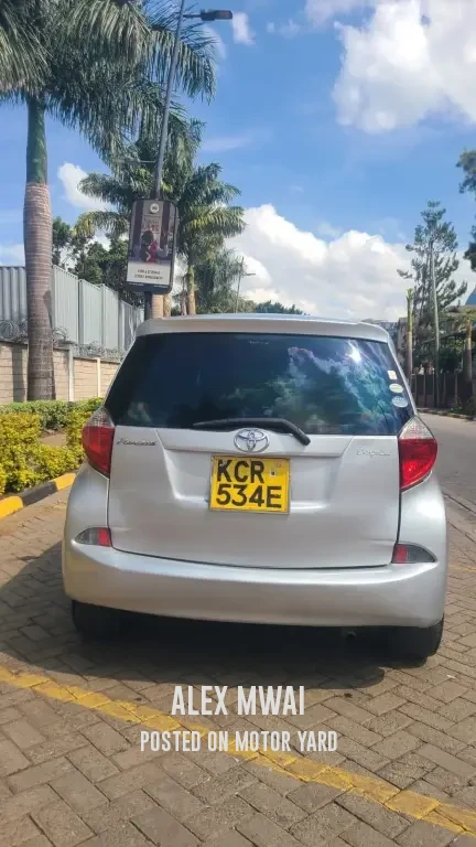 Toyota Ractis 2015 Silver