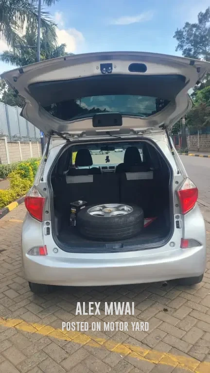 Toyota Ractis 2015 Silver