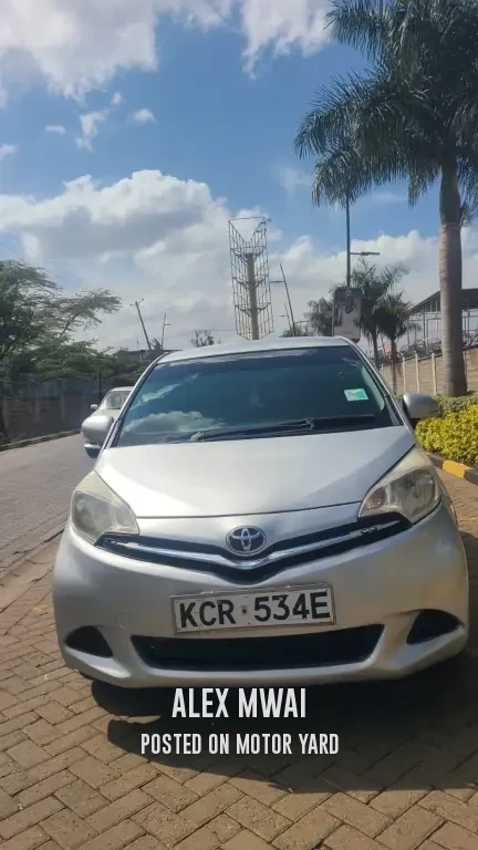Toyota Ractis 2015 Silver