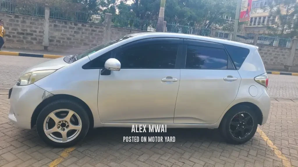 Toyota Ractis 2015 Silver