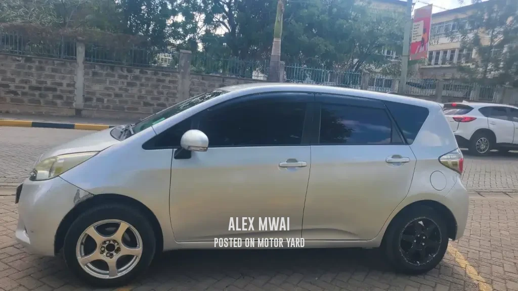 Toyota Ractis 2015 Silver