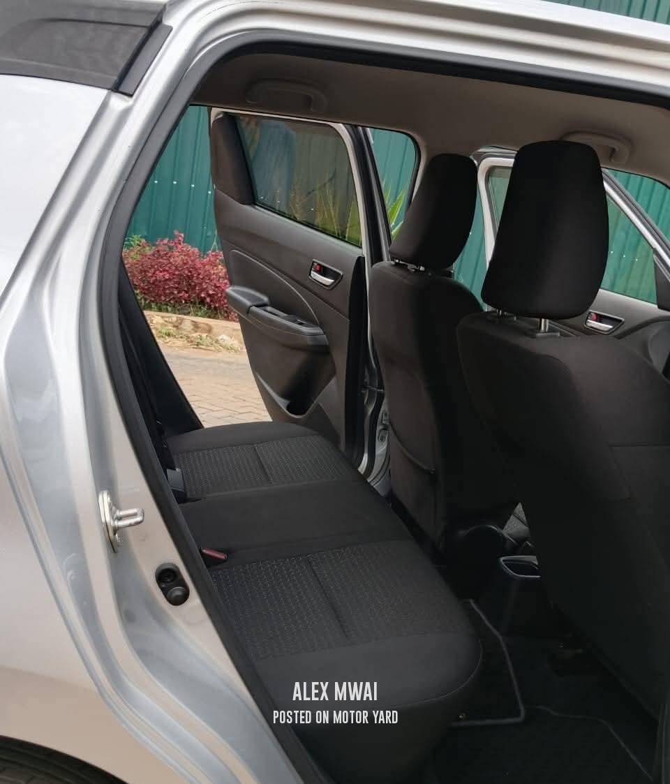 Suzuki Swift 2019 Silver