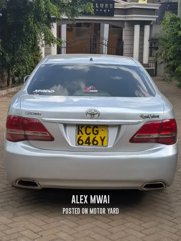 Toyota Crown 2018 Silver