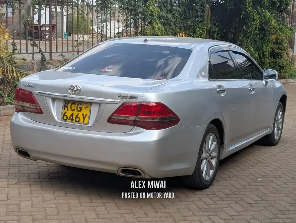 Toyota Crown 2018 Silver