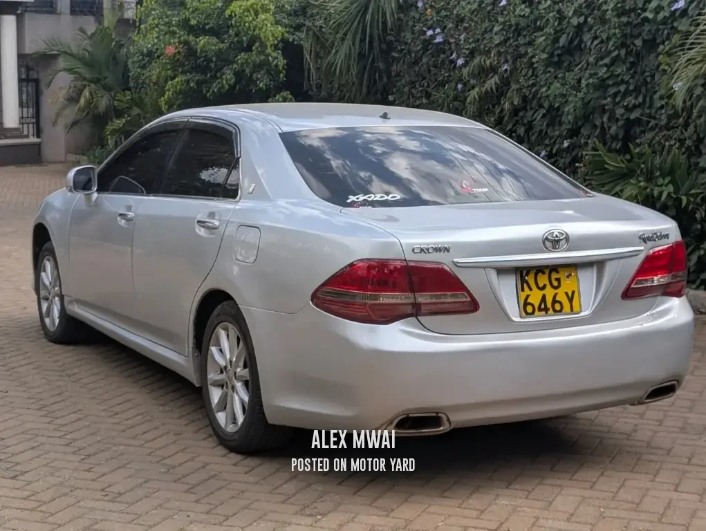 Toyota Crown 2018 Silver