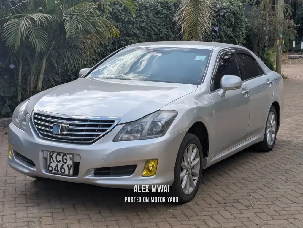 Toyota Crown 2018 Silver
