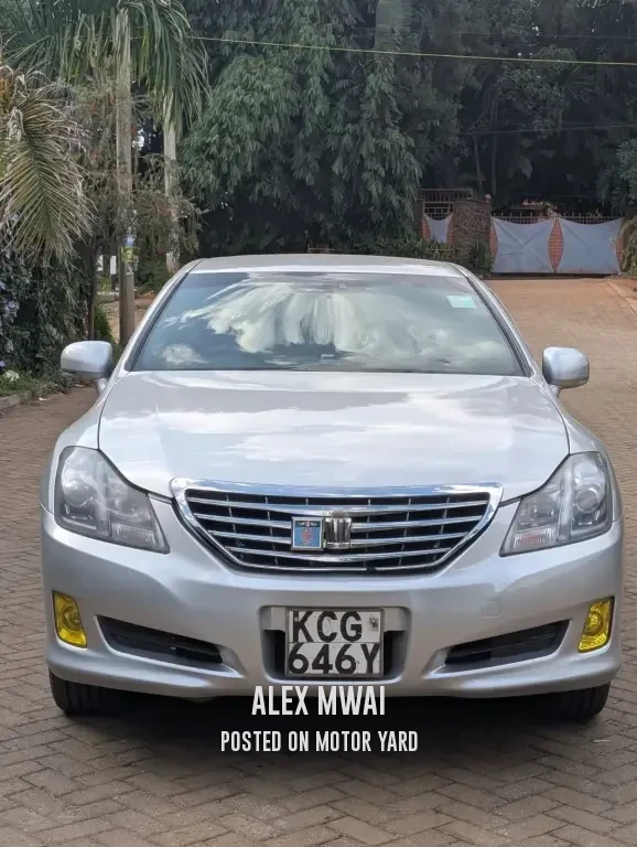 Toyota Crown 2018 Silver