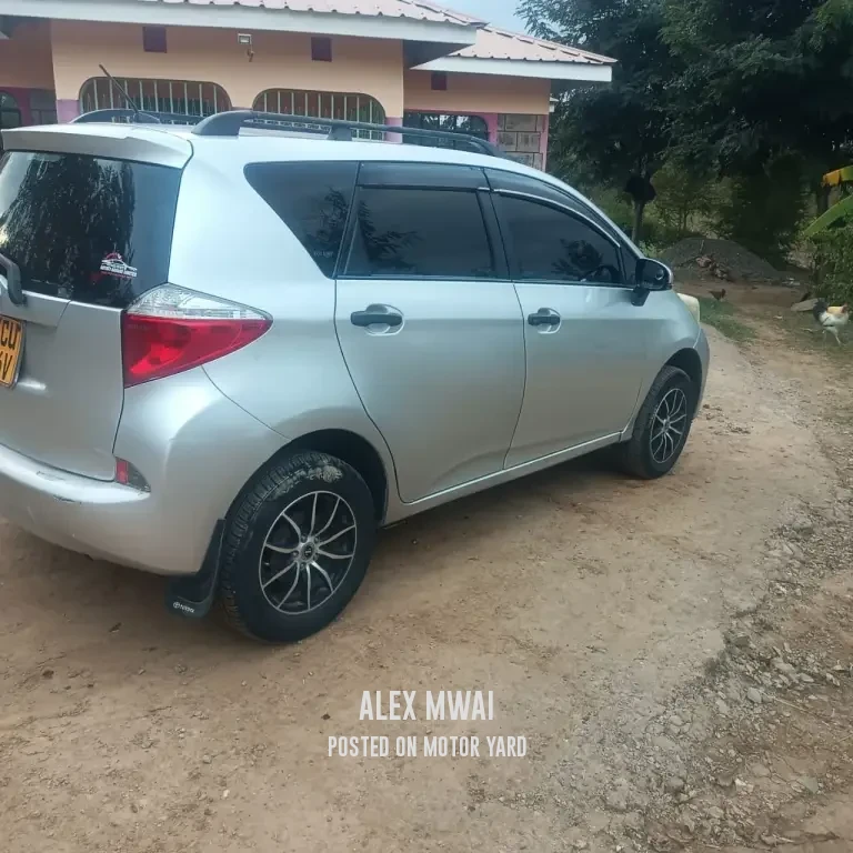 Toyota Ractis 2003 Silver