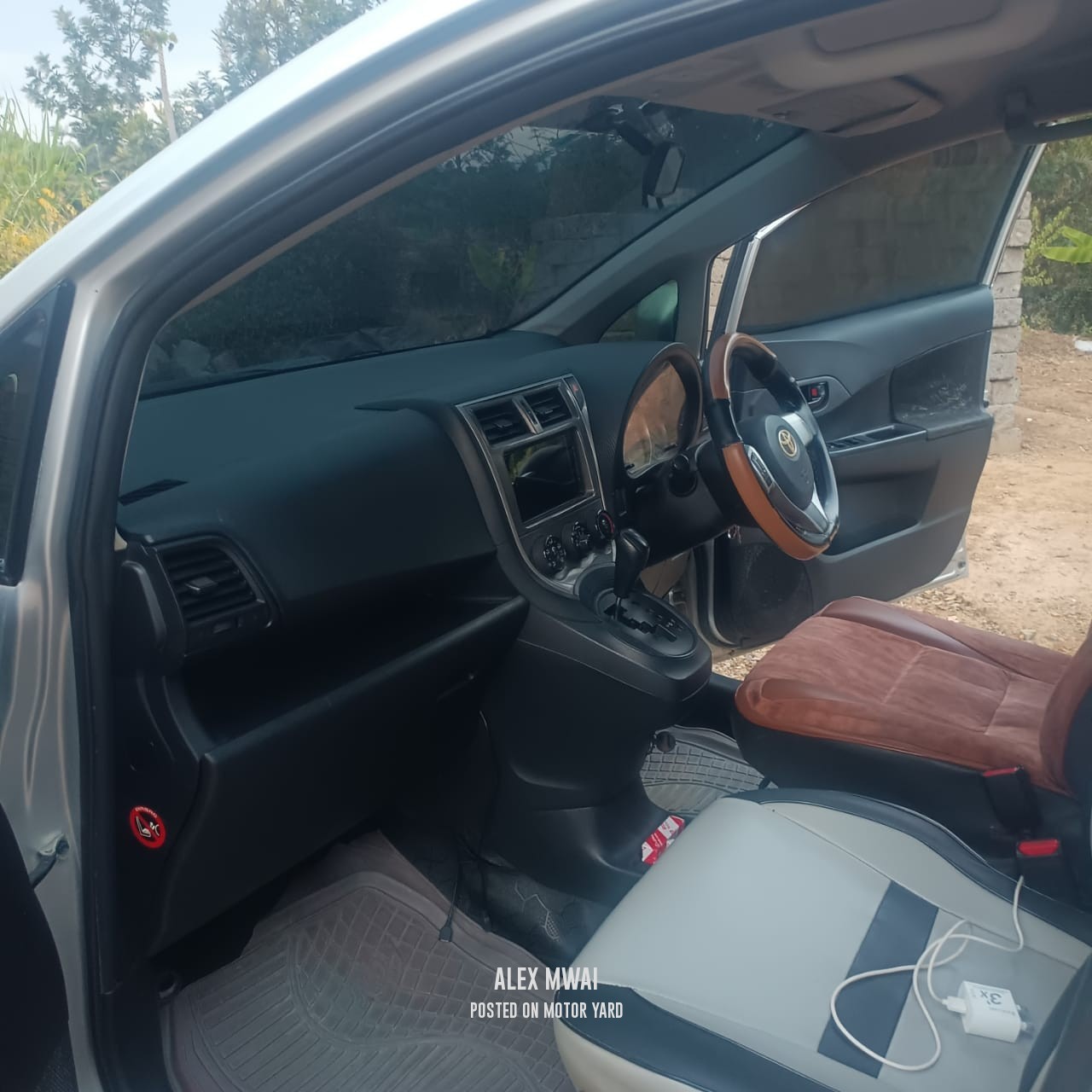 Toyota Ractis 2003 Silver